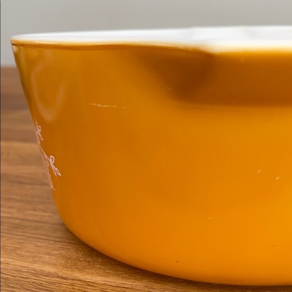 Pyrex butterfly gold casserole dish - Picture 4 of 11